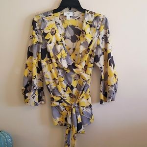 NWOT Ann Taylor LOFT Beautiful Yellow and Gray Flowers 3/4 Sleeve Wrap-around